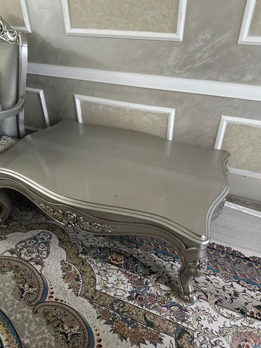 Стол стулья Диван