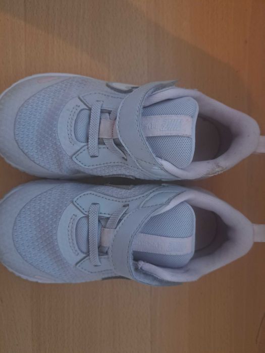 2 perechi-Adidasi Nike pentru fetite+adidasi Sporadi