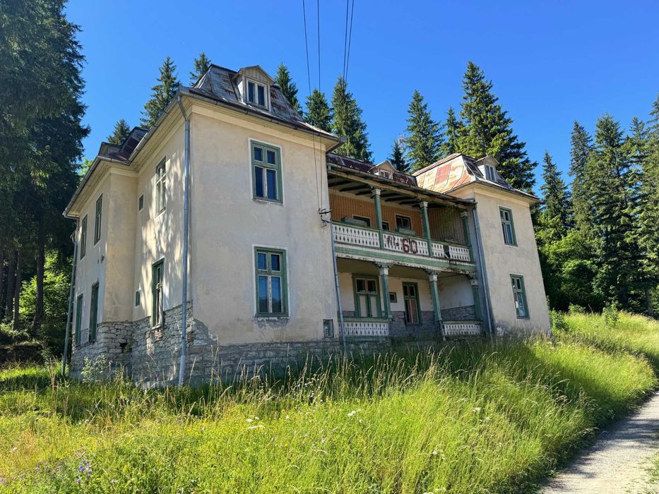 Vând!! Vila cu 17 camere în inima Borsecului – lângă Izvorul 10