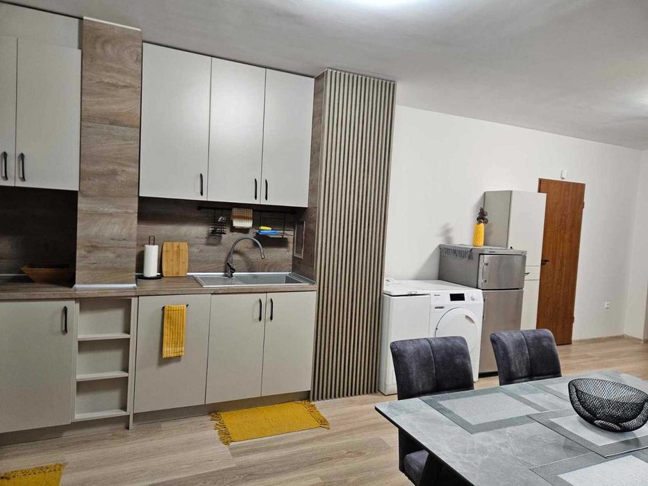 Дава се под наем Тристаен апартамент в Бургас, Център - 90 кв.м за 1100 € - Снимка #6