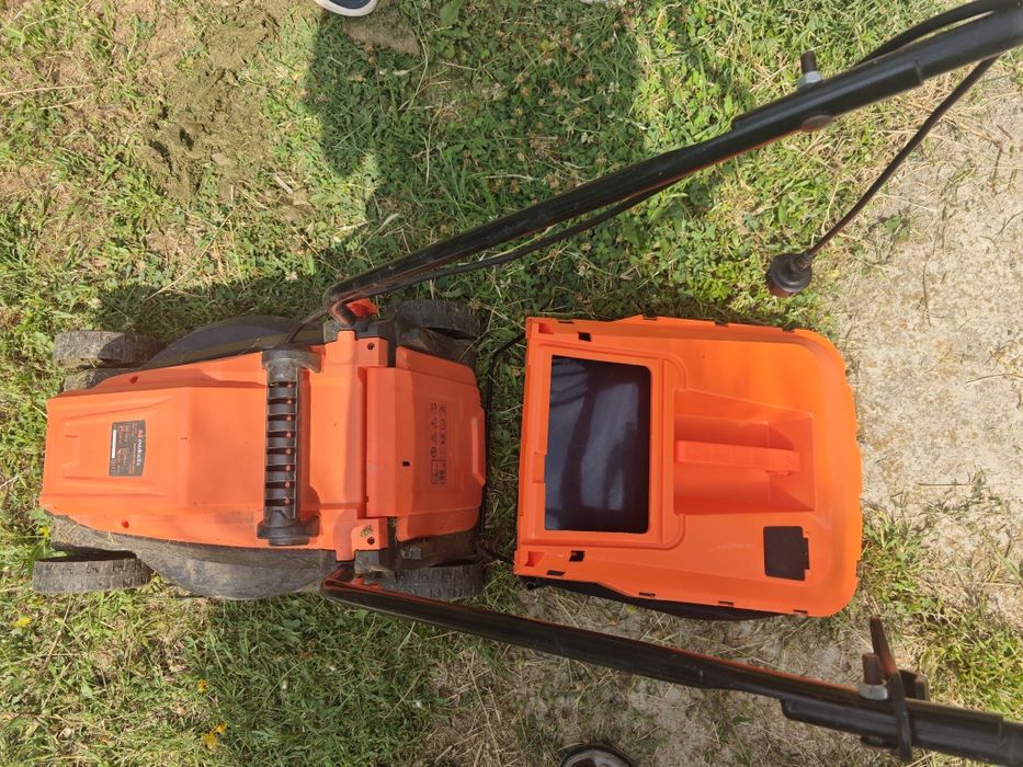 Vând mașină de tuns iarba electrica cu fir elEvotools LM1200