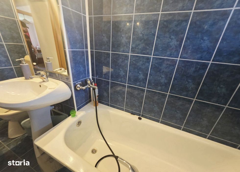 Vand apartament 2 camere decomandat Racadau cu beci si parcare