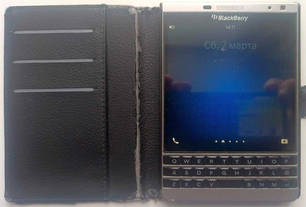 смартфон BlackBerry Passport SQW100-4  Silver Edition