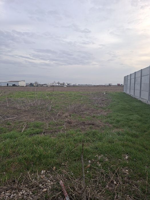 Vând teren intravilan