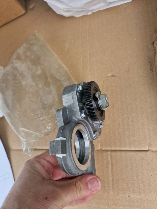 Pompa ulei tractor fiat 211 215 import Italia noua preț 1650  lei se p