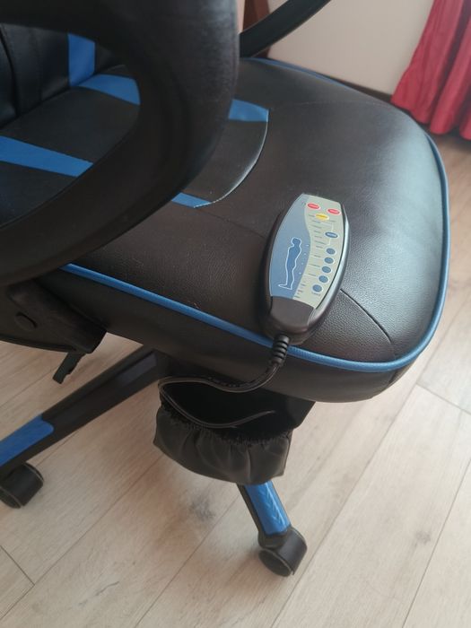 Scaun de Gaming Genator cu perna si masaj.