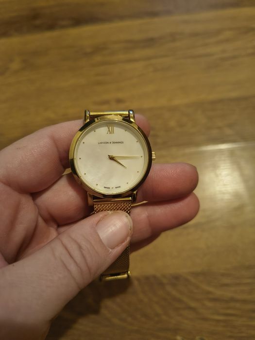 Ceas Larsson & Jennings – elegant, stil minimalist, auriu
