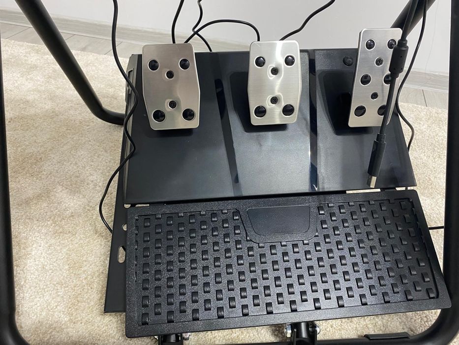 Vând volan,pedale,schimbător și suport Gaming