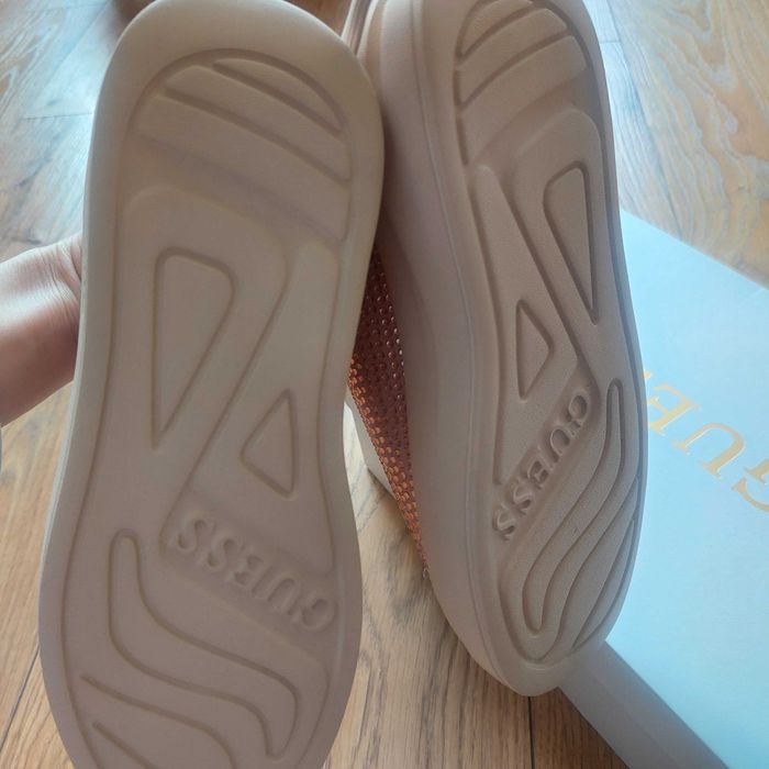 Кожени маратонки Guess Elbina