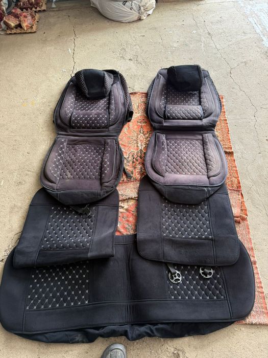 Чехлы универсальные три комплекта.отл сост.