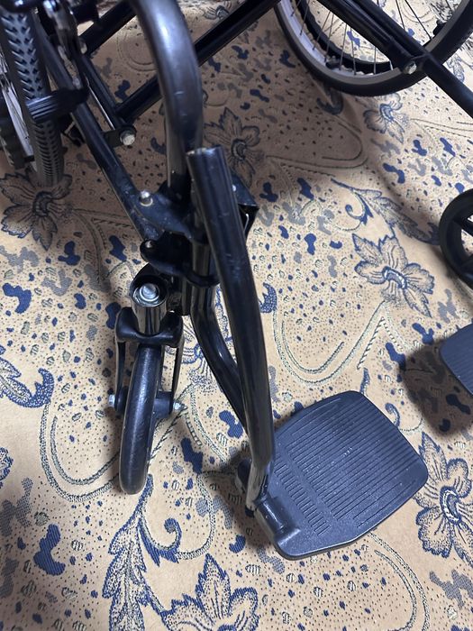 Продам инвалидную коляску