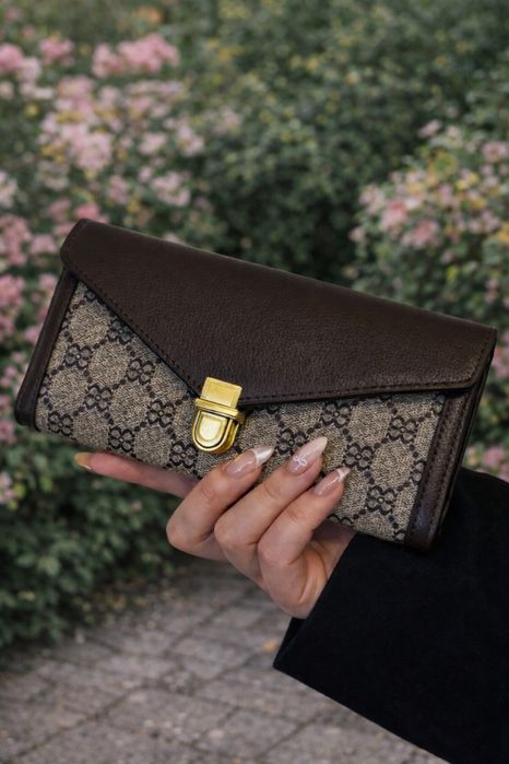 Елегантно дамско портмоне