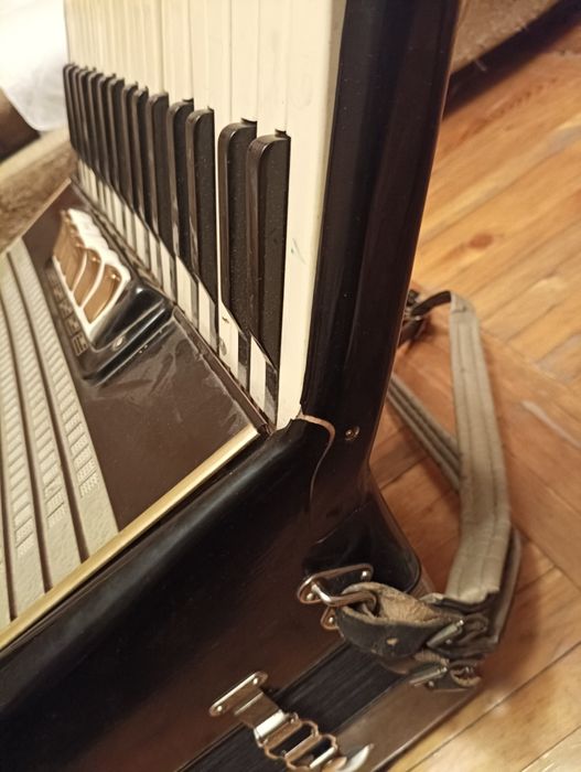 Продаётся аккордеон Weltmeister.
Цена -