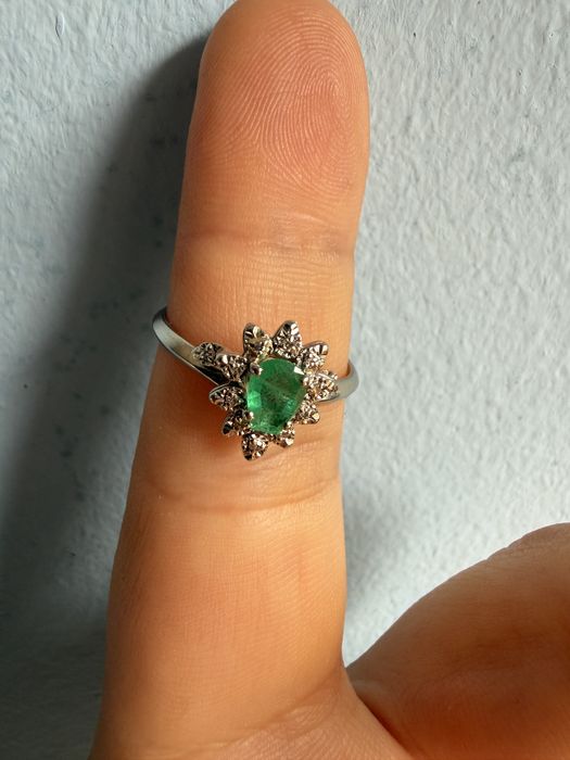 Inel aur 18 k smarald si diamante naturale