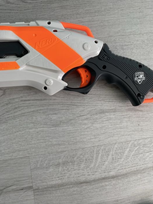 ТОП оферта! NERF пушка Rough Cut 2x4 с 8 стрели - 30 лева