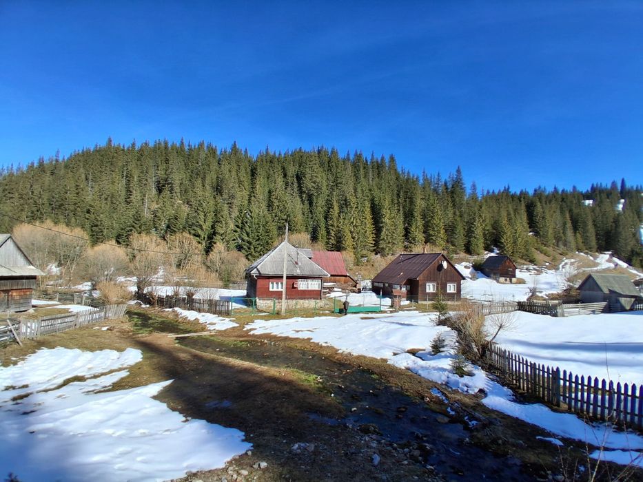 Teren de vinzare,si Casă cu anexe