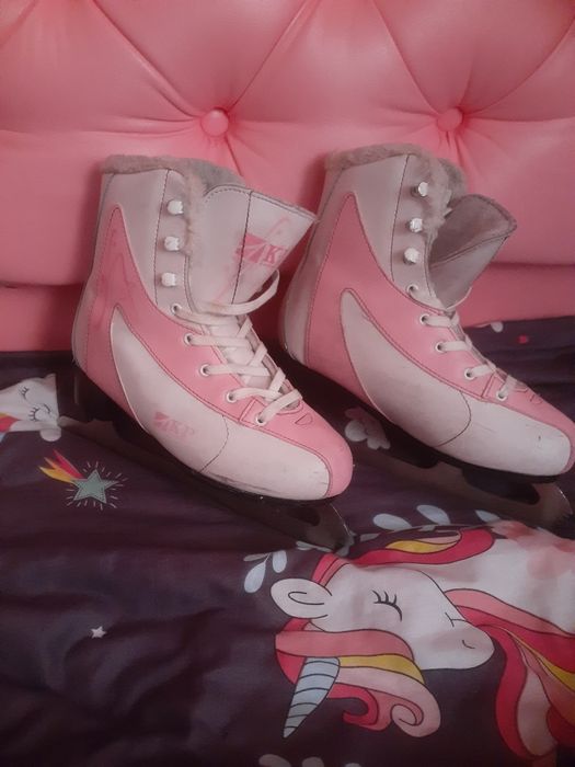 Коньки для девочьки 37 го размера