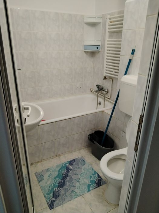 Închiriez garsonieră