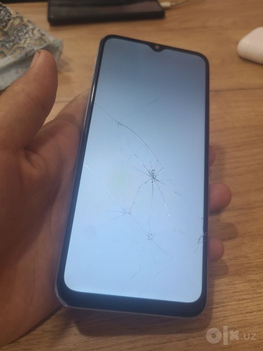 Oppo a17. Iphone 6s