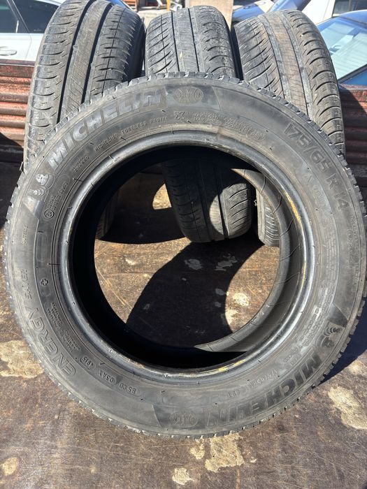 Продавам гуми мишелин