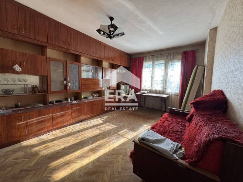 Продава се Четиристаен апартамент в Силистра, Център - 110 кв.м за 529 €/кв.м - Снимка #2