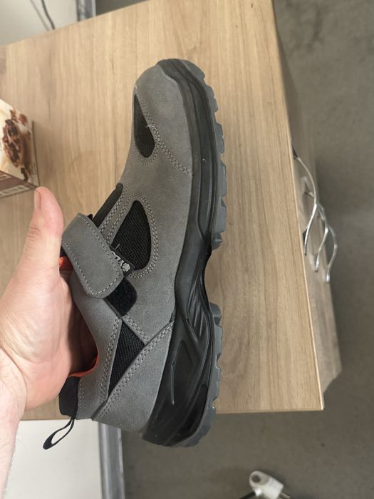 Продам рабочие ботинки