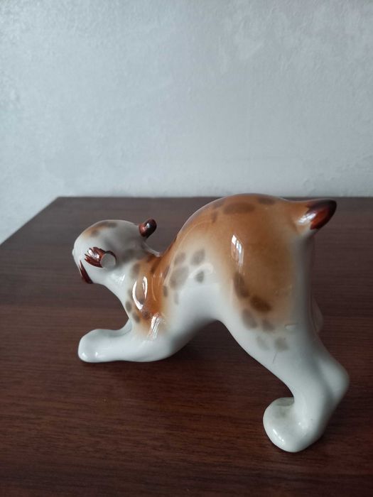 Продам статуэтки: ангелы, барс.