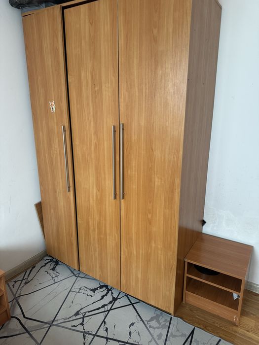 Диван и шкаф.   .