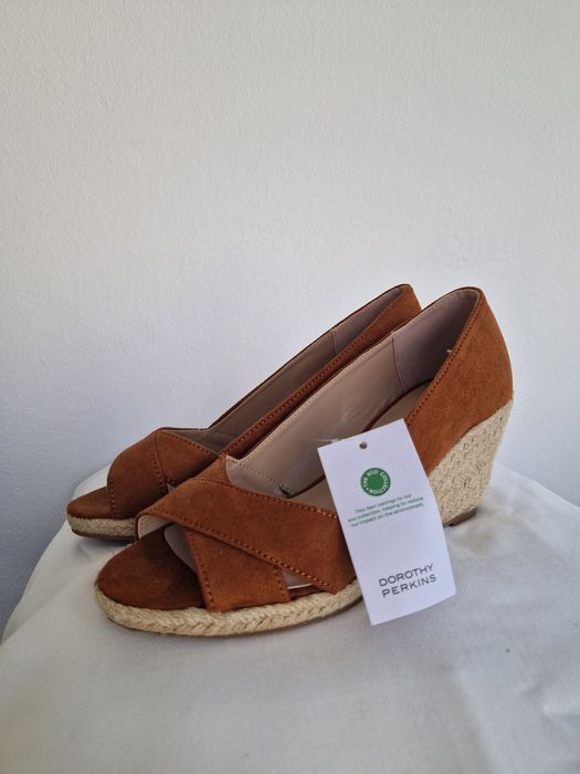 Sandale cu platforma 37