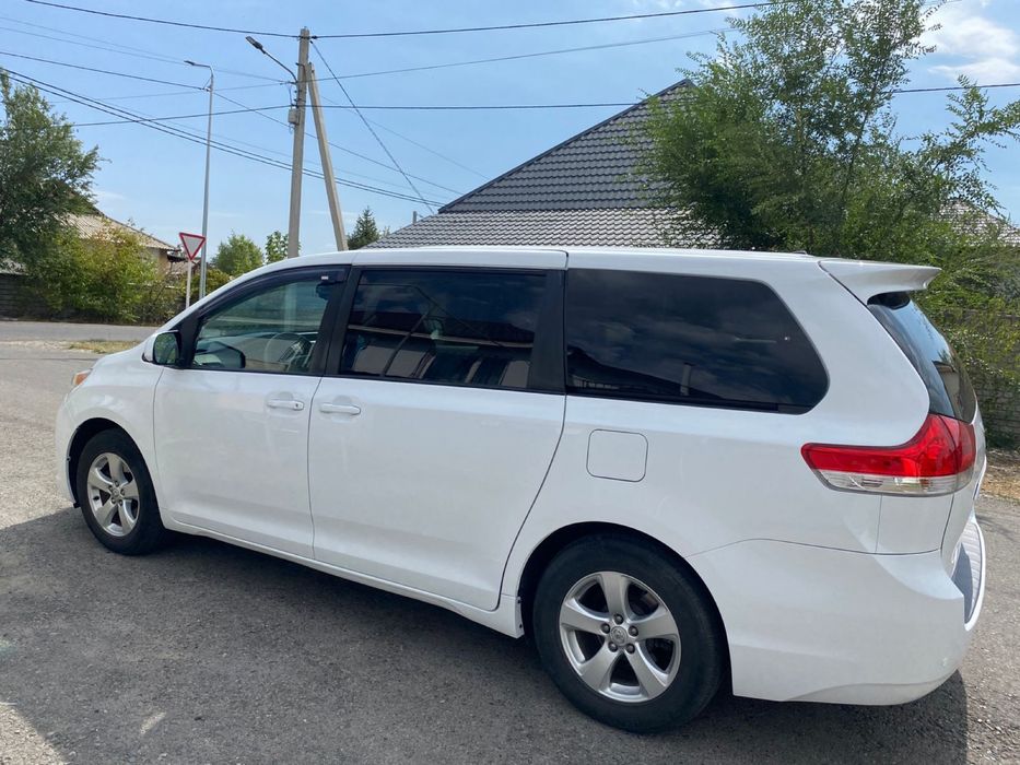 Продам машину Toyota Sienna. 2012 г.в