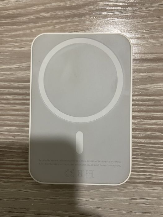 Продаю повэрбанк для IPhone