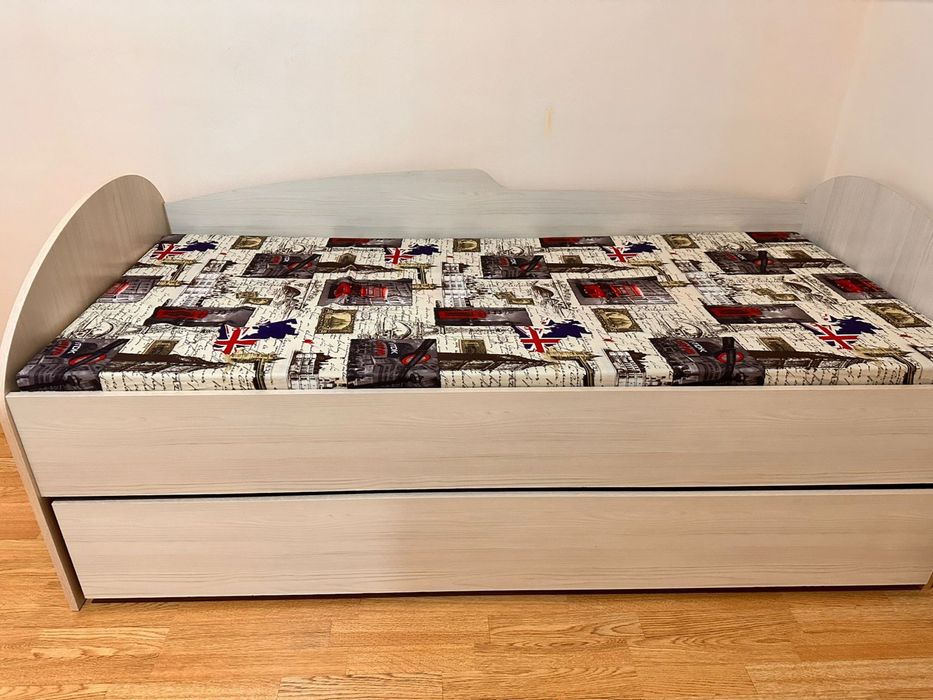 Продаю детскую гарнитуру