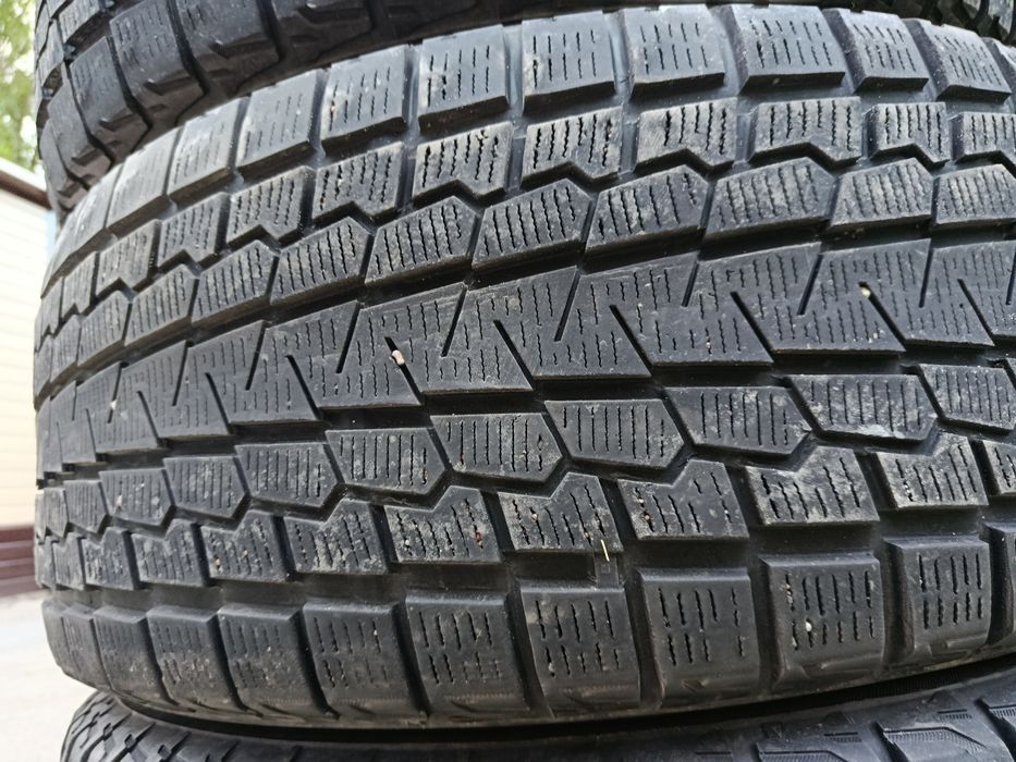 Yokohama 275 50 R21 отличное состояние