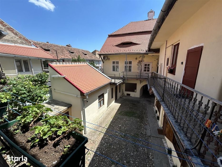Apartament 2 camere cu pivnita si pod - zona Ultracentrala