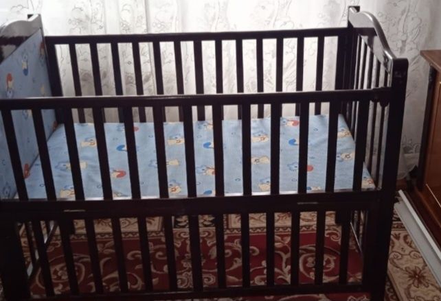 Манеж бу в комплекте с матрасом и бортиками
