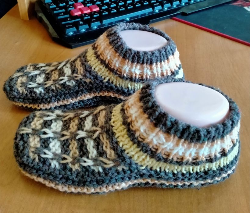 Ручное вязание. Носочки- следочки.