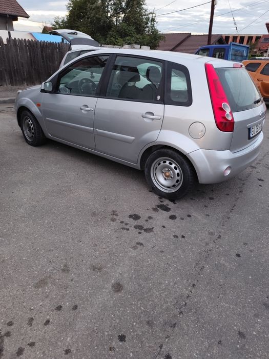Vând Ford Fiesta 1,4 benzină,an 2007