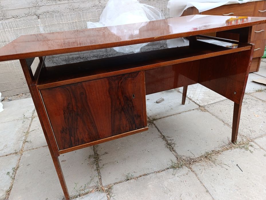 Стол письменный. Дерево. Румынский.