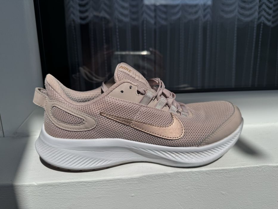 Розови маратонки Nike