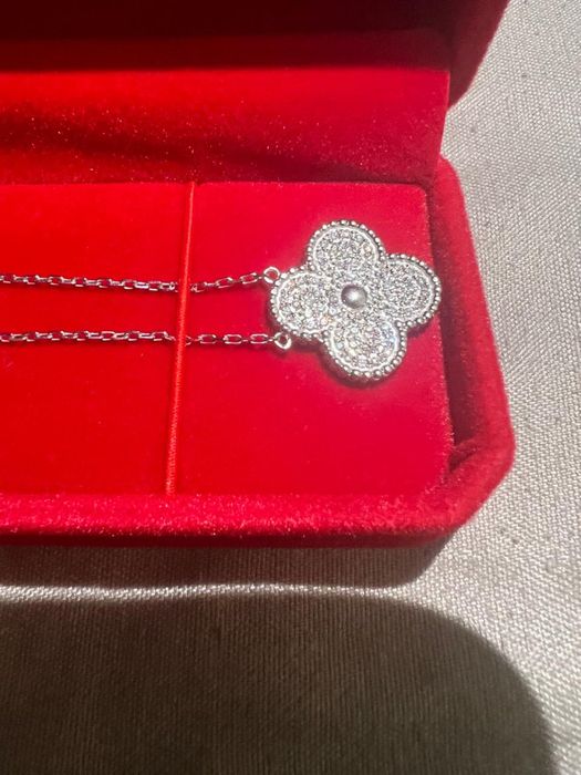 Золотой комплект с бриллиантами Van Cleef