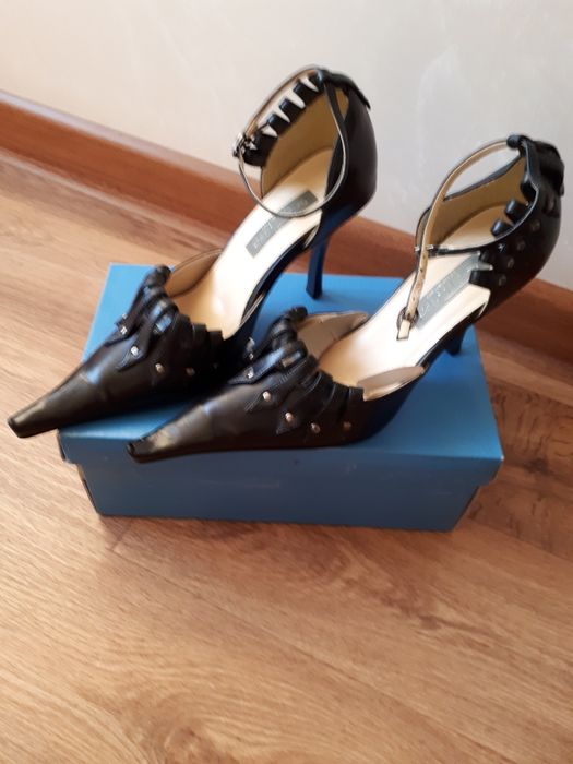 Продам босоножки