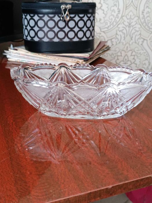 Продам  очень красивые хрустальные  Креманки !  Новые . Ладьи .