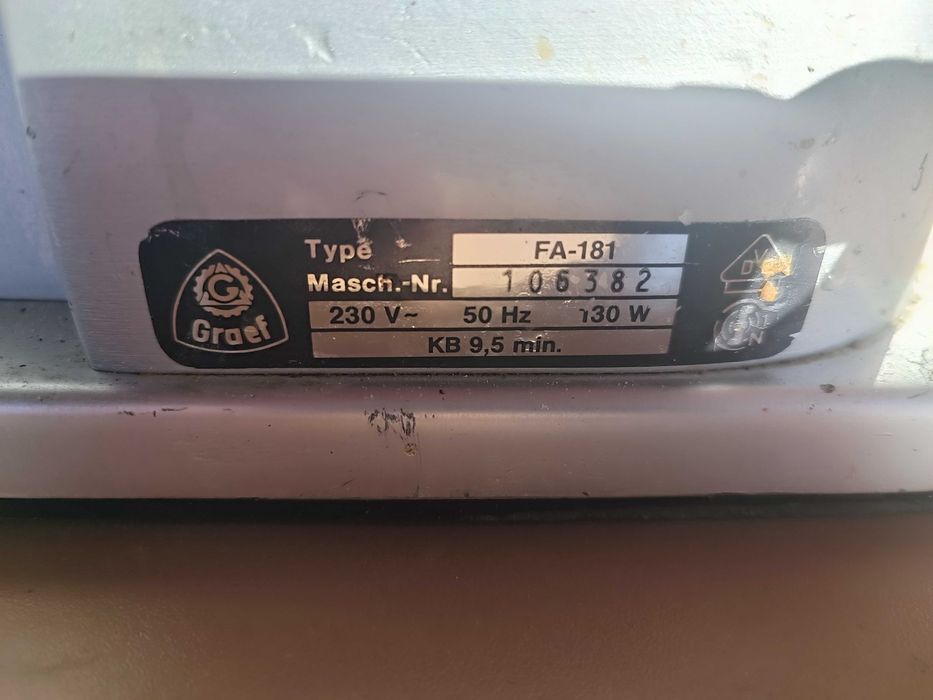 Продавам колобасо резачка