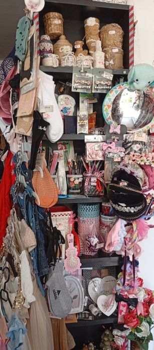 Lot haine second toate sezoanele,  sortate calitate extra,genti , încălțăminte toate sezoanele( fără nici un defec) 2500 kg se vinde  întregul lot