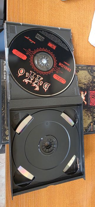 Продавам два комплекта колекционерски Diablo II Expansion set