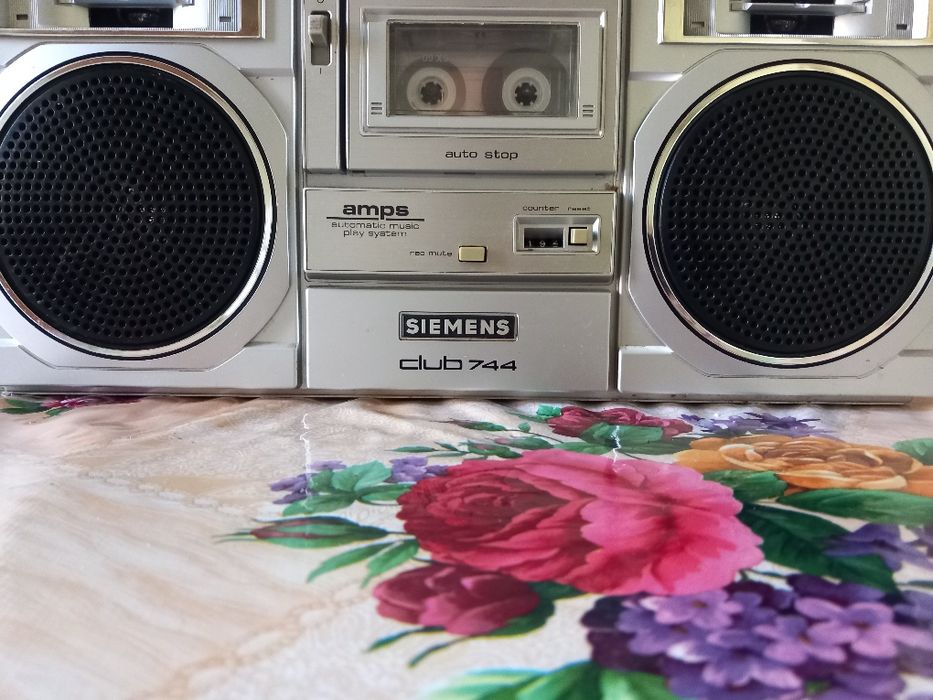 Radio casetofon  Siemens Club-74 și Samsung.