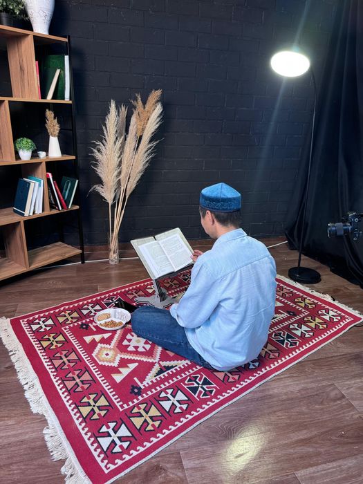 Поставка для книг