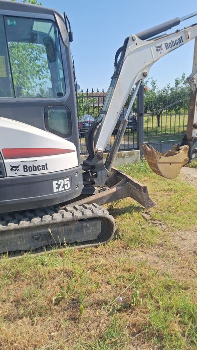 Execut lucrări de săpături și transport marfă