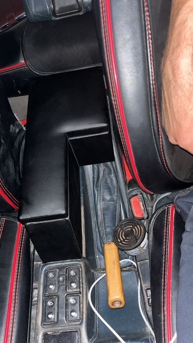 Подлокотник на бмв Е34