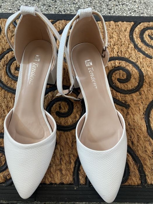 Нови официални бели сандалки 37 номер